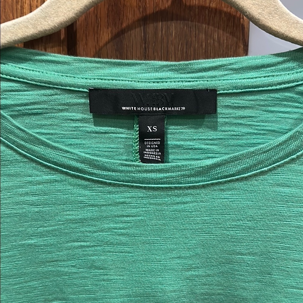 White House Black Market Green Fitted Ruched Muscle Tee​​​ - Picture 2 of 9